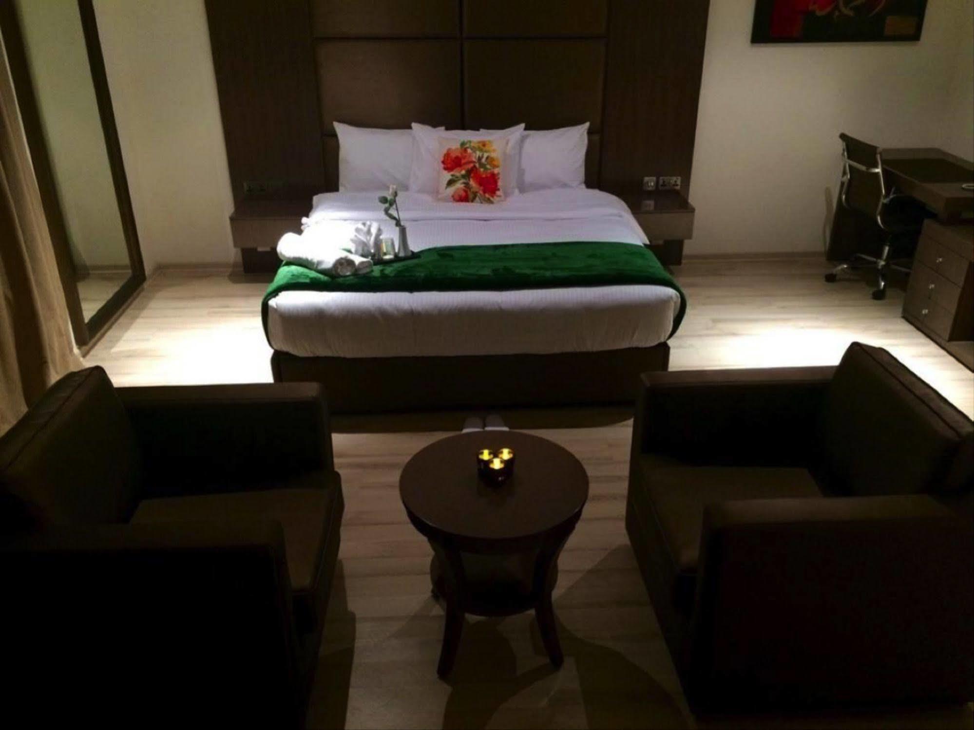 Rawda Hotel Doha Exteriör bild